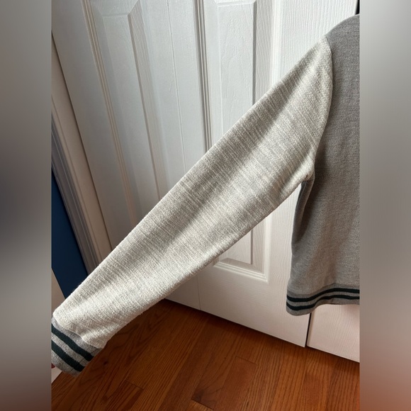 Peanuts Snoopy Gray Long Sleeve Sweater - size small S - Picture 5 of 8